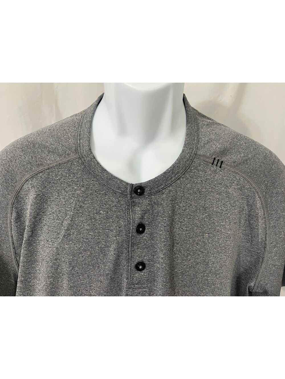 Lululemon Athletica Men's Gray Marled Henley Short Sleeve T-Shirt XL EUC